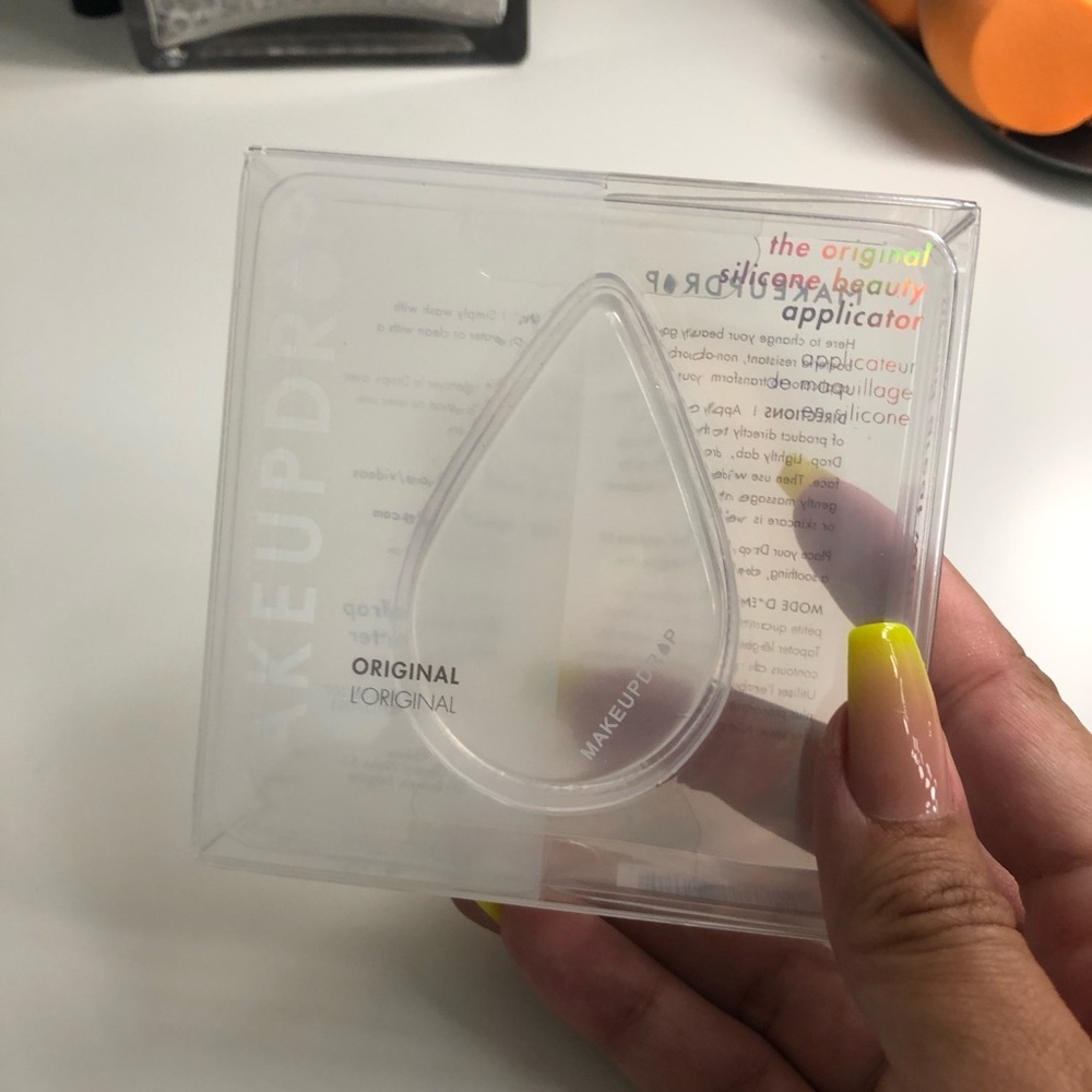 Makeupdrop silicone beauty applicator